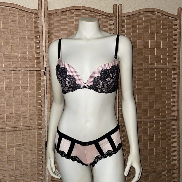 Victoria’s Secret Dream Angels Bra Fishnet Lace VS Bra & VS Panty Set NEW!! - Picture 4 of 16